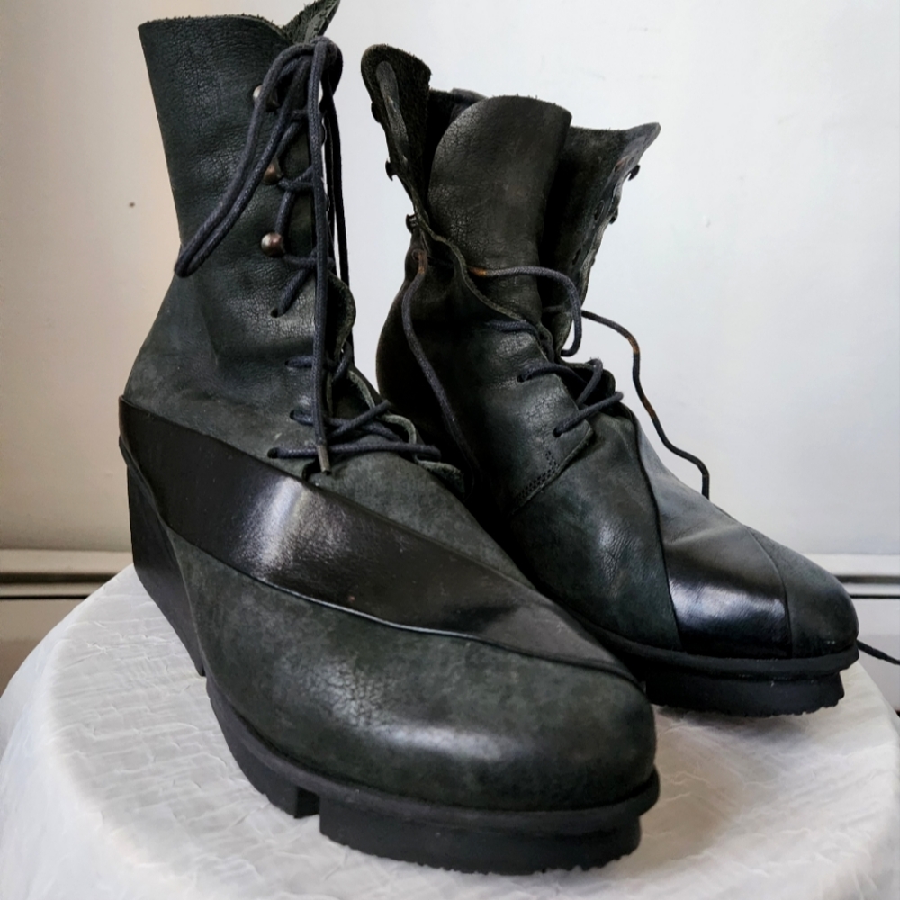 Size 39 lace up wedge trippen boot